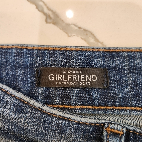 White House Black Market Mid Rise Girlfriend Everyday Soft Raw Edge Size 6S - Picture 4 of 9